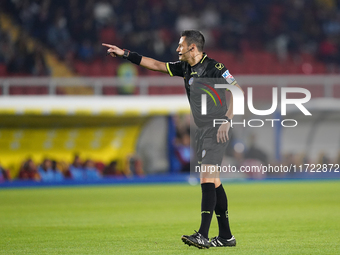 Referee Maurizio Mariani officiates the Serie A match between Lecce and Verona in Lecce, Italy, on October 29, 2024. (