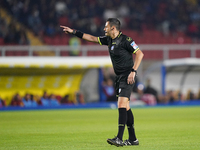 Referee Maurizio Mariani officiates the Serie A match between Lecce and Verona in Lecce, Italy, on October 29, 2024. (