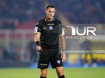 Referee Maurizio Mariani officiates the Serie A match between Lecce and Verona in Lecce, Italy, on October 29, 2024. (