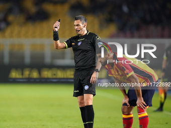 Referee Maurizio Mariani officiates the Serie A match between Lecce and Verona in Lecce, Italy, on October 29, 2024. (