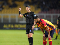 Referee Maurizio Mariani officiates the Serie A match between Lecce and Verona in Lecce, Italy, on October 29, 2024. (