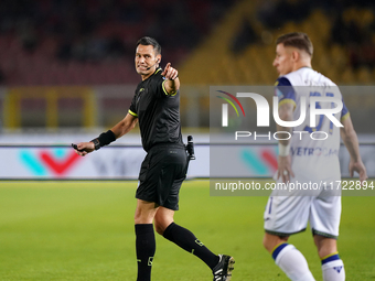 Referee Maurizio Mariani officiates the Serie A match between Lecce and Verona in Lecce, Italy, on October 29, 2024. (