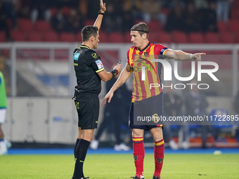 Referee Maurizio Mariani officiates the Serie A match between Lecce and Verona in Lecce, Italy, on October 29, 2024. (