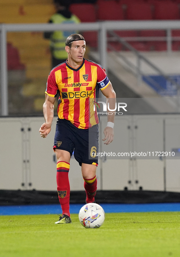 Federico Baschirotto of US Lecce is in action during the Serie A match between Lecce and Verona in Lecce, Italy, on October 29, 2024. 