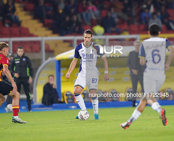 Daniele Ghilardi of Hellas Verona is in action during the Serie A match between Lecce and Verona in Lecce, Italy, on October 29, 2024. 