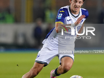 Domagoj Bradaric of Hellas Verona plays during the Serie A match between Lecce and Verona in Lecce, Italy, on October 29, 2024. (