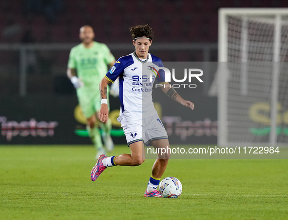 Domagoj Bradaric of Hellas Verona plays during the Serie A match between Lecce and Verona in Lecce, Italy, on October 29, 2024. 