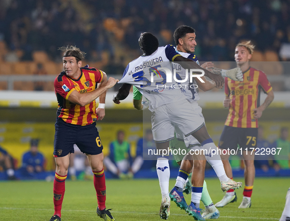 Daniel Mosquera of Hellas Verona is in action during the Serie A match between Lecce and Verona in Lecce, Italy, on October 29, 2024. 