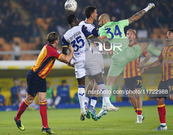 Daniel Mosquera of Hellas Verona is in action during the Serie A match between Lecce and Verona in Lecce, Italy, on October 29, 2024. 