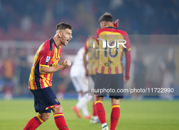 Ylber Ramadani of US Lecce gestures during the Serie A match between Lecce and Verona in Lecce, Italy, on October 29, 2024. 