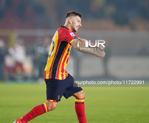 Ylber Ramadani of US Lecce gestures during the Serie A match between Lecce and Verona in Lecce, Italy, on October 29, 2024. 