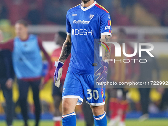 Wladimiro Falcone of US Lecce is in action during the Serie A match between Lecce and Verona in Lecce, Italy, on October 29, 2024. (