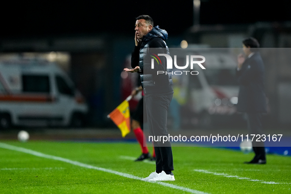 Roberto D'Aversa head coach of Empoli FC looks on during the Serie A Enilive match between Empoli FC and FC Internazionale at Stadio Carlo C...