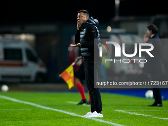 Roberto D'Aversa head coach of Empoli FC looks on during the Serie A Enilive match between Empoli FC and FC Internazionale at Stadio Carlo C...