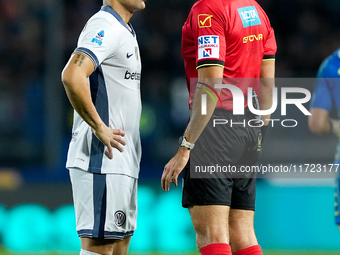 Lautaro Martinez of FC Internazionale protests with referee Matteo Marchetti during the Serie A Enilive match between Empoli FC and FC Inter...