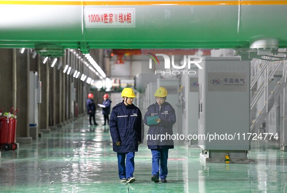 Operation and maintenance personnel check transmission equipment at the Shengli Substation of the Zhangbei-Shengli 1000kV UHV AC project in...