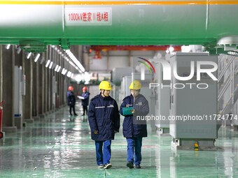 Operation and maintenance personnel check transmission equipment at the Shengli Substation of the Zhangbei-Shengli 1000kV UHV AC project in...