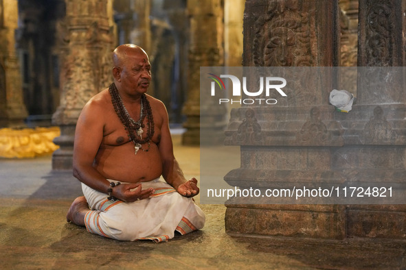 A Hindu devotee offers a prayer for Diwali at the Sri Ponnambala Vaneswarar Hindu temple in Colombo, Sri Lanka, on October 31, 2024. Diwali,...