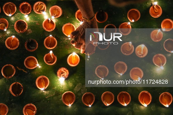 Hindu devotees light oil lamps to celebrate Diwali at the Sri Ponnambala Vaneswarar Hindu temple in Colombo, Sri Lanka, on October 31, 2024....