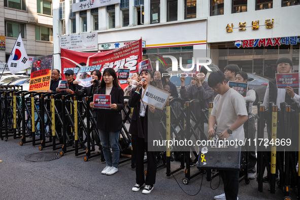 Around 20 members of the Korean University Students' Progressive Union and citizens protest at the People Power Party's central office in Ye...