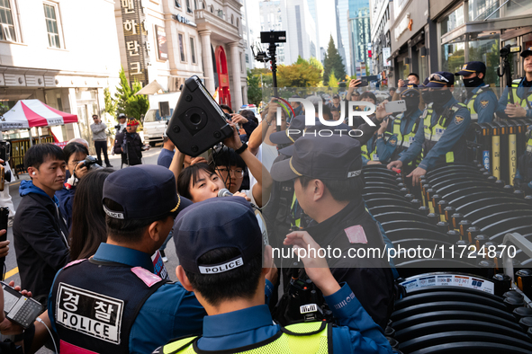 Around 20 members of the Korean University Students' Progressive Union and citizens protest at the People Power Party's central office in Ye...