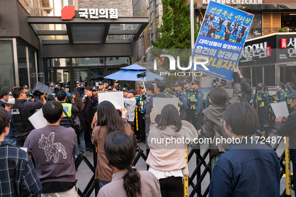 Around 20 members of the Korean University Students' Progressive Union and citizens protest at the People Power Party's central office in Ye...