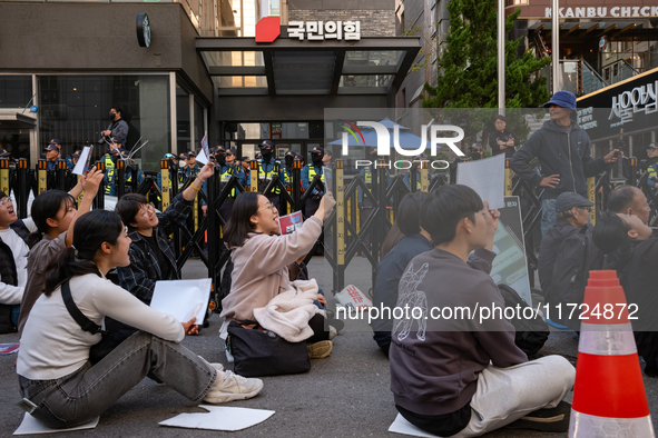 Around 20 members of the Korean University Students' Progressive Union and citizens protest at the People Power Party's central office in Ye...