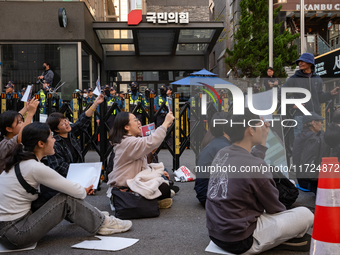 Around 20 members of the Korean University Students' Progressive Union and citizens protest at the People Power Party's central office in Ye...