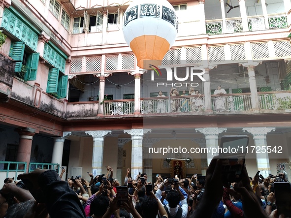 The Fanush, a paper-made hot air balloon, is an integral part of North Calcutta Babu Culture, and it is an old tradition to fly Fanush on th...