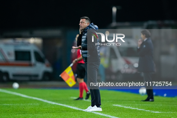 Roberto D'Aversa head coach of Empoli FC looks on during the Serie A Enilive match between Empoli FC and FC Internazionale at Stadio Carlo C...