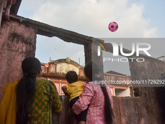 People observe lanterns being released during the Diwali festival celebration in Kolkata, India, on October 31, 2024. (