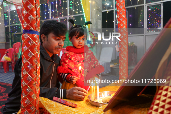 Non-local Hindus light candles on the day of Diwali in Srinagar, Indian Administered Kashmir, on October 31, 2024. 