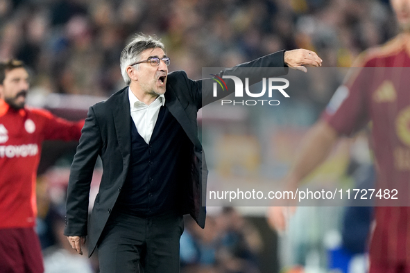 Ivan Juric head coach of AS Roma gestures during the Serie A Enilive match between Empoli FC and FC Internazionale at Stadio Carlo Castellan...