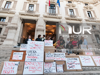 OSA students perform a flash mob in front of the Ministry of Education and Merit to request sexual and affective education in schools in Rom...