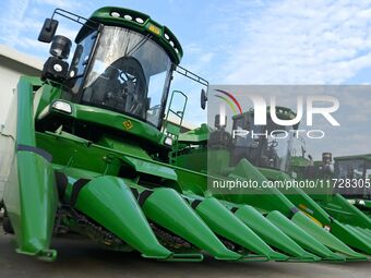 The completed agricultural machinery is built by Jiufang Taihe International Heavy Industries (Qingdao) Co., Ltd. in Hongshiya Street, Qingd...