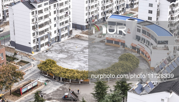 Workers renovate the Dongfeng Garden residential area in the Qingjiangpu district of Huai'an City, Jiangsu province, China, on November 1, 2...