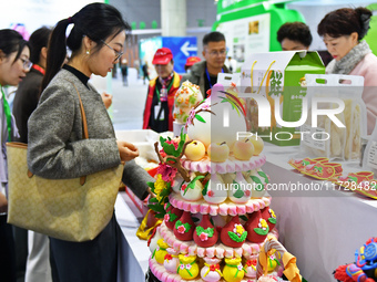 Visitors learn about Huamo products at the 2024 Yantai International Food (Prepared Dish) Industry Expo in Yantai, China, on November 1, 202...