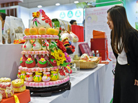 Visitors learn about Huamo products at the 2024 Yantai International Food (Prepared Dish) Industry Expo in Yantai, China, on November 1, 202...