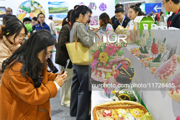 Visitors learn about Huamo products at the 2024 Yantai International Food (Prepared Dish) Industry Expo in Yantai, China, on November 1, 202...