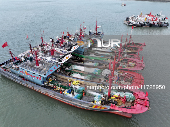 A large number of fishing boats berth in the harbor to take shelter from Typhoon Kong-Rey at the Liandao Central fishing port in Lianyungang...