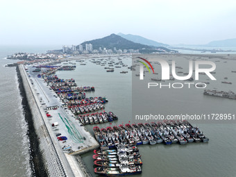 A large number of fishing boats berth in the harbor to take shelter from Typhoon Kong-Rey at the Liandao Central fishing port in Lianyungang...