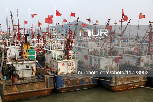 A large number of fishing boats berth in the harbor to take shelter from Typhoon Kong-Rey at the Liandao Central fishing port in Lianyungang...