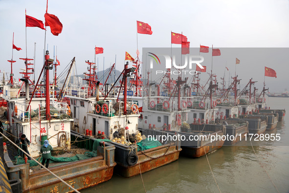 A large number of fishing boats berth in the harbor to take shelter from Typhoon Kong-Rey at the Liandao Central fishing port in Lianyungang...