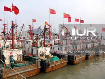 A large number of fishing boats berth in the harbor to take shelter from Typhoon Kong-Rey at the Liandao Central fishing port in Lianyungang...