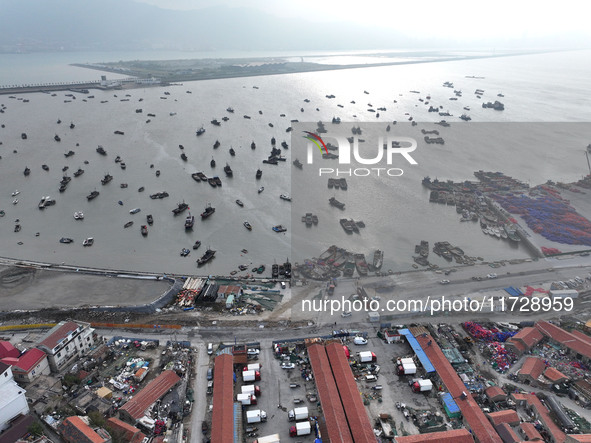 A large number of fishing boats berth in the harbor to take shelter from Typhoon Kong-Rey at the Liandao Central fishing port in Lianyungang...