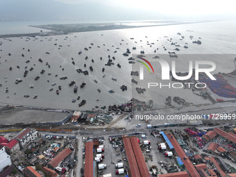 A large number of fishing boats berth in the harbor to take shelter from Typhoon Kong-Rey at the Liandao Central fishing port in Lianyungang...