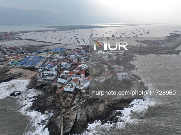 A large number of fishing boats berth in the harbor to take shelter from Typhoon Kong-Rey at the Liandao Central fishing port in Lianyungang...