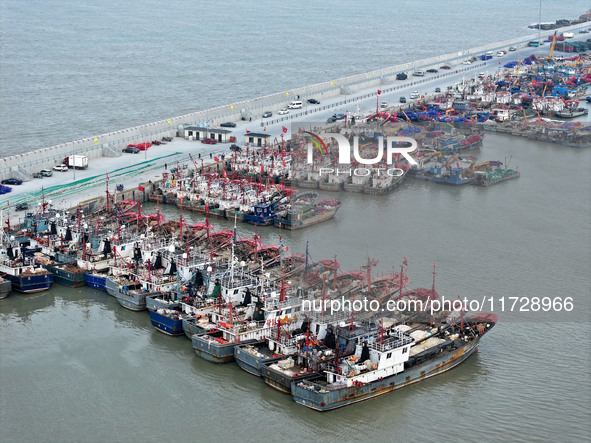 A large number of fishing boats berth in the harbor to take shelter from Typhoon Kong-Rey at the Liandao Central fishing port in Lianyungang...