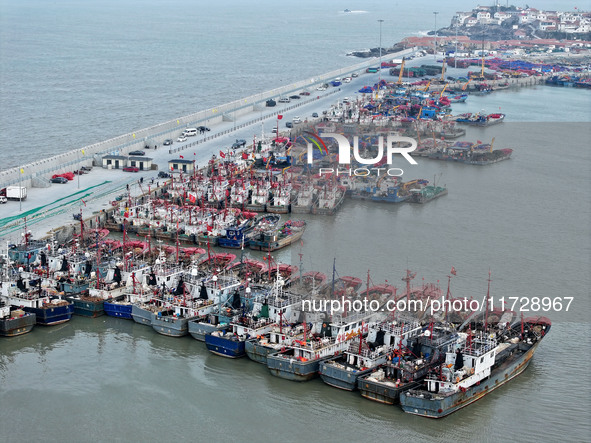 A large number of fishing boats berth in the harbor to take shelter from Typhoon Kong-Rey at the Liandao Central fishing port in Lianyungang...