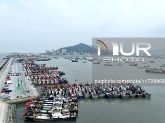 A large number of fishing boats berth in the harbor to take shelter from Typhoon Kong-Rey at the Liandao Central fishing port in Lianyungang...